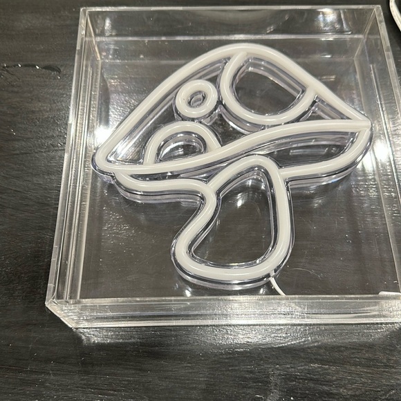 Neon Mushroom Light Decor - Picture 3 of 5